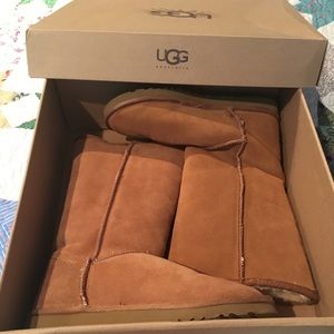 Ugg Boots Classic NEW never worn